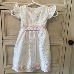 🎉 4 for $20 🎉 Gorgeous Little Girl’s Spring eyelet and flower Dress